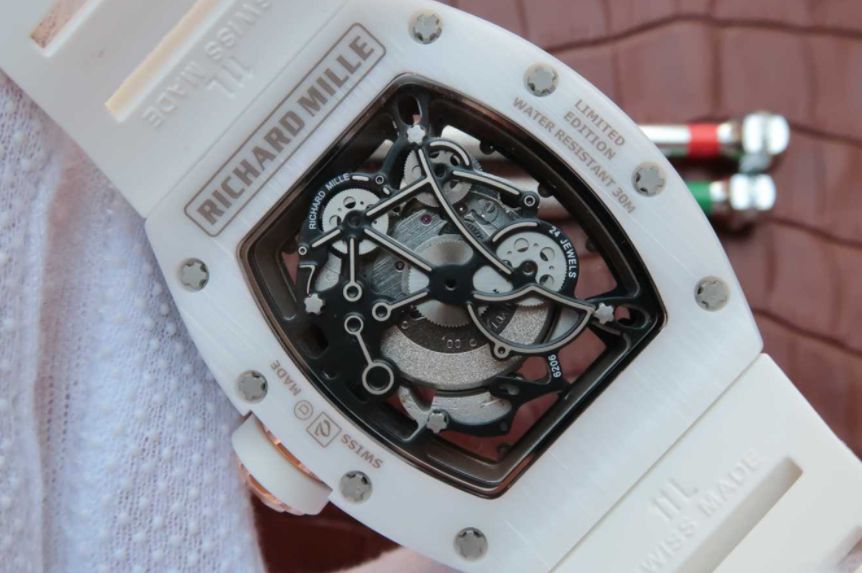 <b>理查德米勒手表表盘上有锈迹该如何进行处理</b>