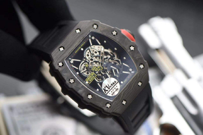 该怎么清洗理查德米勒手表的表带呢？